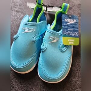 Speedo toddler swim shoes size SMALL 5/6. Speedo blue swim shoe